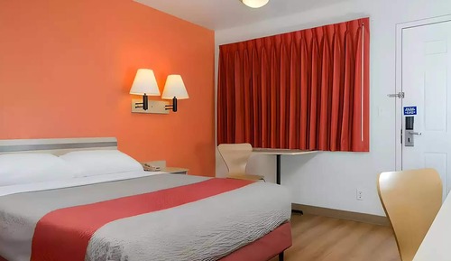 Room, 1 Queen Bed, Mobility Accessible, Non Smoking (Mobility, Bathtub W/grab Bars)