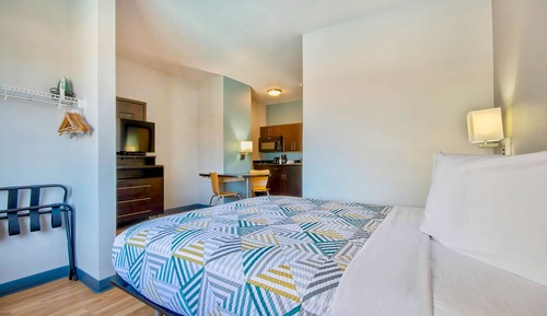 Standard Room, 1 Queen Bed, Accessible, Non Smoking
