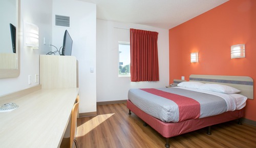 Standard Room, 1 Queen Bed, Accessible, Non Smoking