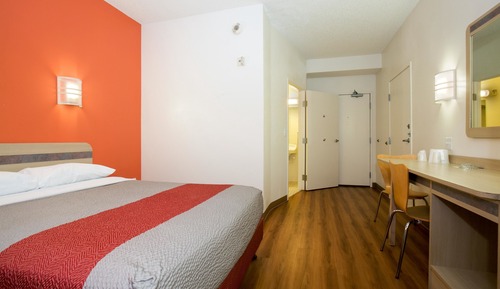 Deluxe Room, 1 Queen Bed, Non Smoking