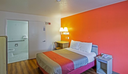 Premium Room, 1 Queen Bed, Accessible, Non Smoking