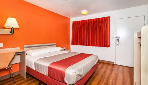 Standard Room, 1 Queen Bed, Non Smoking