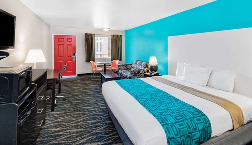 Deluxe Room, 1 King Bed, Non Smoking