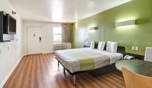 Standard Room, 1 Queen Bed, Non Smoking