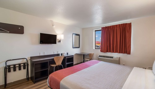 Standard Room, 1 King Bed, Accessible, Non Smoking