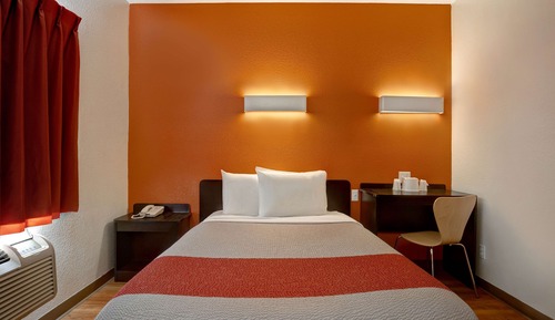 Deluxe Room, 1 Queen Bed, Non Smoking, Kitchenette