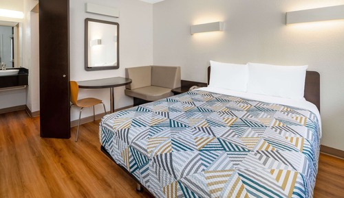 Standard Room, 1 Queen Bed, Non Smoking