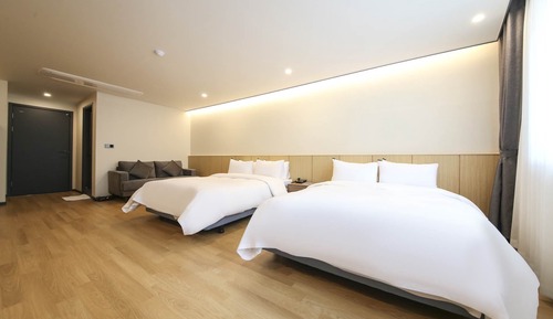 Premier Room