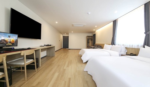 Family Twin Room