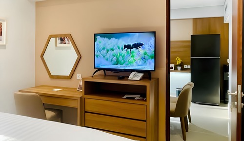 Suite, 2 Bedrooms, Pool View