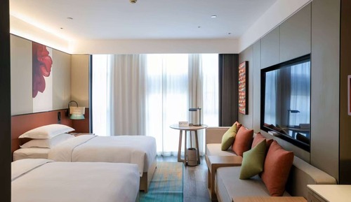 Family Room, 2 Twin Beds