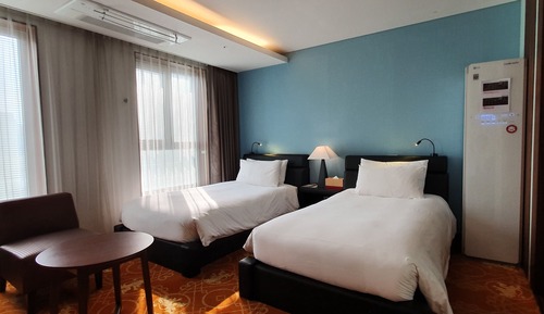 Superior Twin Room (Styler installed)
