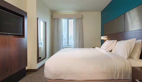 Suite, 2 Bedrooms (Mobility/Hearing Accessible, Tub)