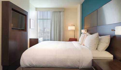 Suite, 1 Bedroom (Mobility/Hearing Accessible, Tub)