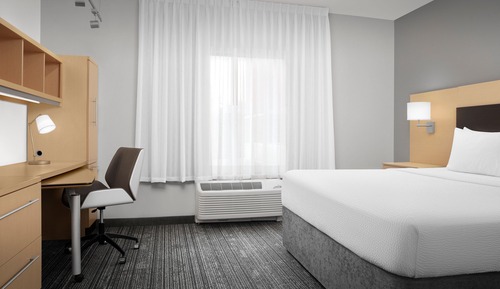 Studio, 1 King Bed (Mobility Accessible, Roll-in Shower)