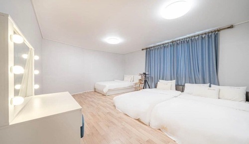 Family Room, Multiple Beds