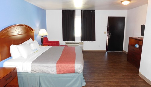 Efficiency, Room, 1 King Bed, Smoking