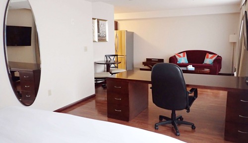 Studio Suite, 1 King Bed, Non Smoking, Kitchenette
