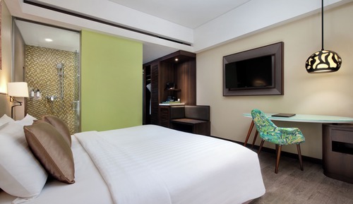 Deluxe Room, 1 King Bed, Pool Access
