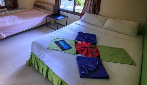 Classic Bungalow, 1 Queen Bed, Refrigerator, Garden View