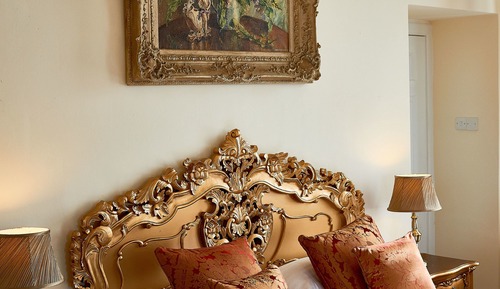 Honeymoon Suite, 1 King Bed, River View, Garden Area