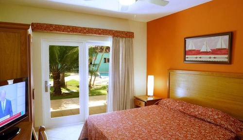 Deluxe Suite, Jetted Tub, Pool View