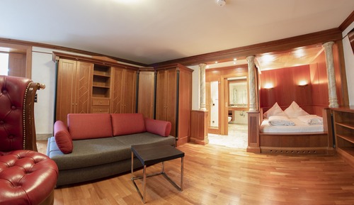Luxury Suite, 1 Queen Bed with Sofa bed, Kitchenette, Lake View (Suite)