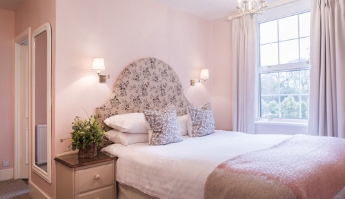 Classic Double or Twin Room (Single use)