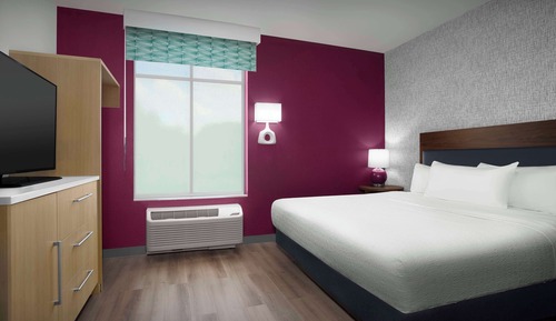 Suite, 1 King Bed, Accessible, Bathtub