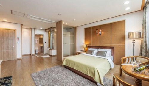 Double Suite
