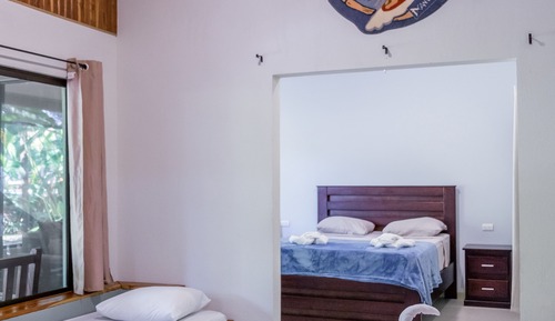 Deluxe Studio Suite, Multiple Beds, Garden View, Poolside