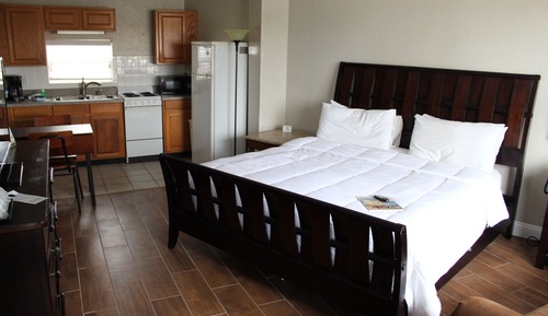 Basic Room, 1 King Bed
