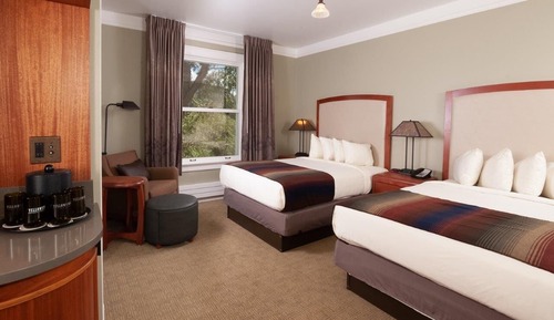 Deluxe Hotel Room 2 Queen