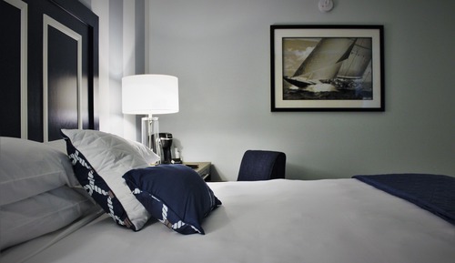 Signature Room, 1 Queen Bed, Accessible, Marina View