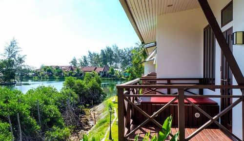 Deluxe Room / Lake View