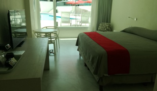 Room (King, Pool)