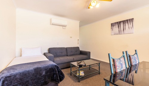 Budget Alleyway One bedroom with Shower