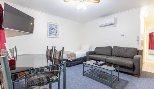Budget Alleyway One Bedroom with Bath
