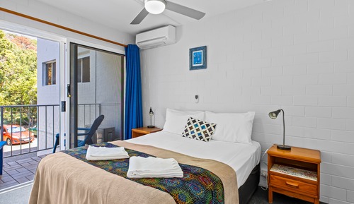 Standard Apartment, 1 Queen Bed, Garden View