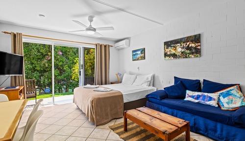 Standard Studio, 1 Queen Bed, Garden View