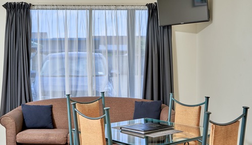 Suite, 1 Bedroom, Non Smoking, Kitchenette (Suite, spa bath)