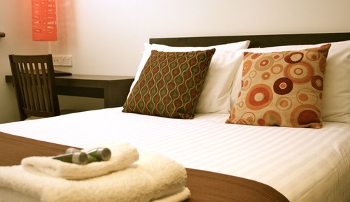 Queen Room, Shared Bathroom
