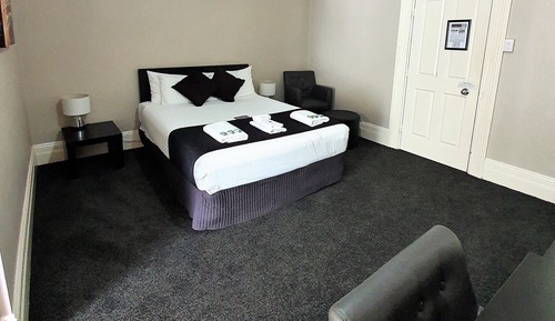 Queen Room 6