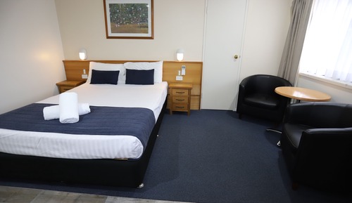 Deluxe Queen Room (NOT PET FRIENDLY)