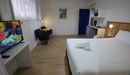 Executive Queen Room (NOT PET FRIENDLY)