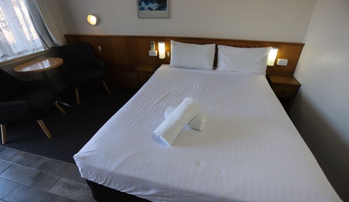 Economy Queen Room (NOT PET FRIENDLY)