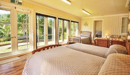 Classic Cottage, 3 Bedrooms, Kitchen, River View (COTTAGE)