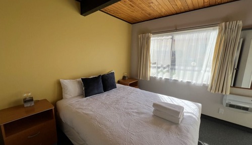 Lake View Two-bedroom Apartment