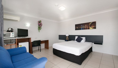 Deluxe Studio Suite, 1 Queen Bed