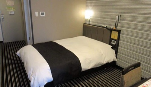 Double Room, Smoking